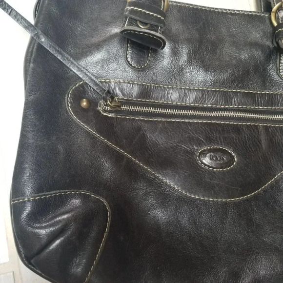Tod's Black Leather Heart Shoulder Bag - Picture 2 of 12